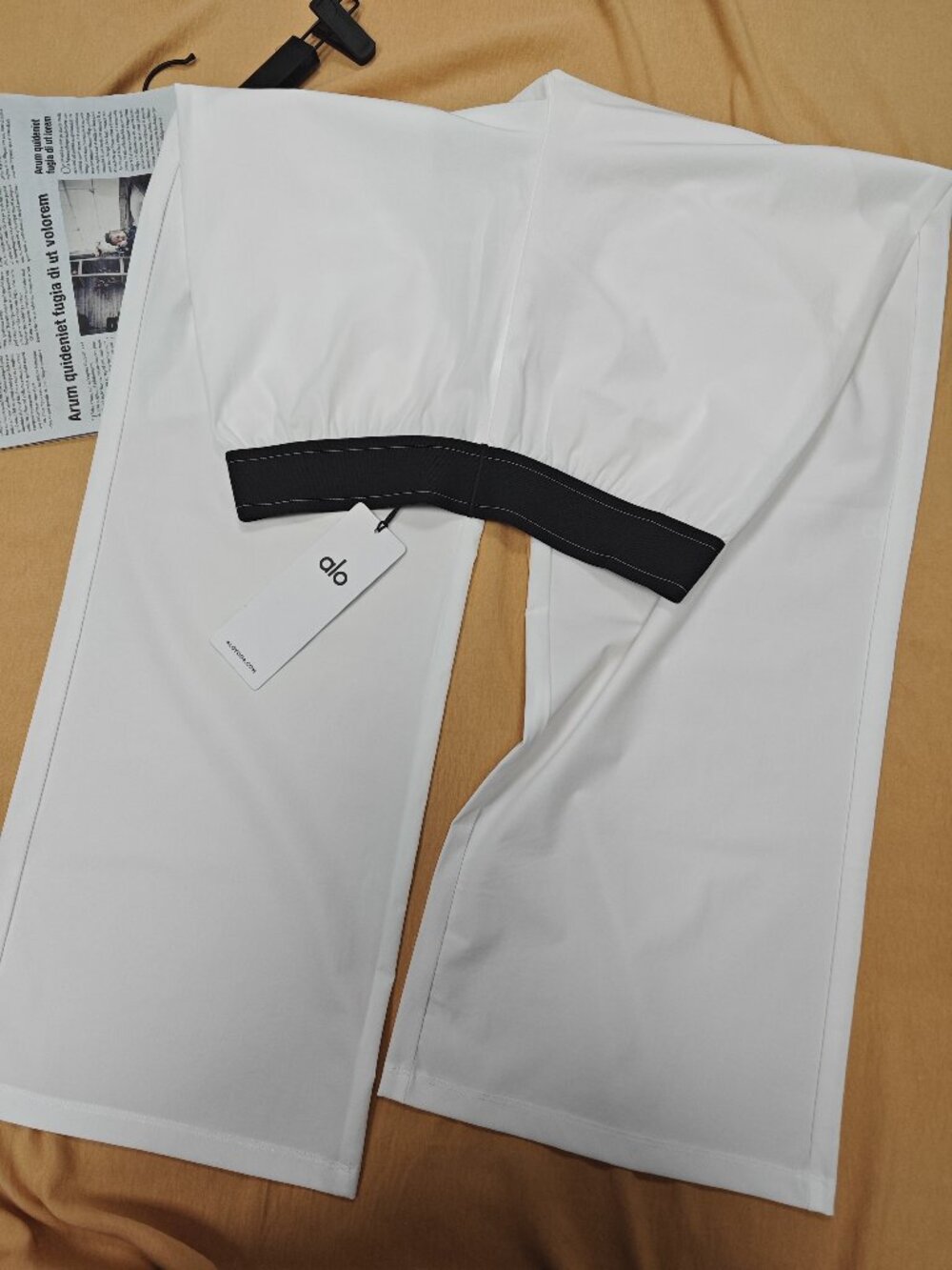 NWT ALO Yoga 🪁 Suit Up Trouser White Athleisure Wide Leg Pants 30” - Picture 5 of 8